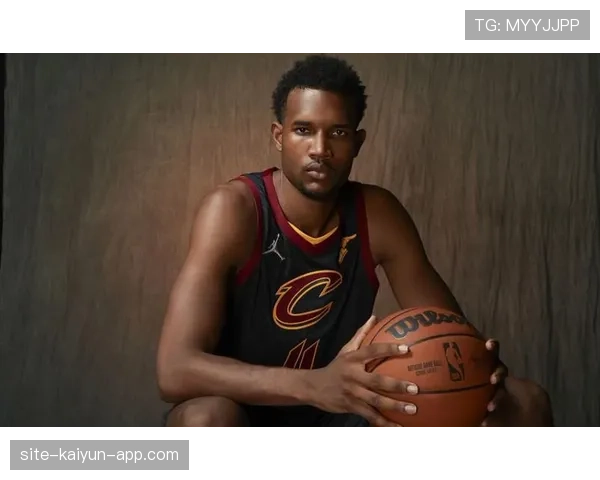 埃文·莫布里篮下高效终结提升球队内线威胁明显拉开对位差距